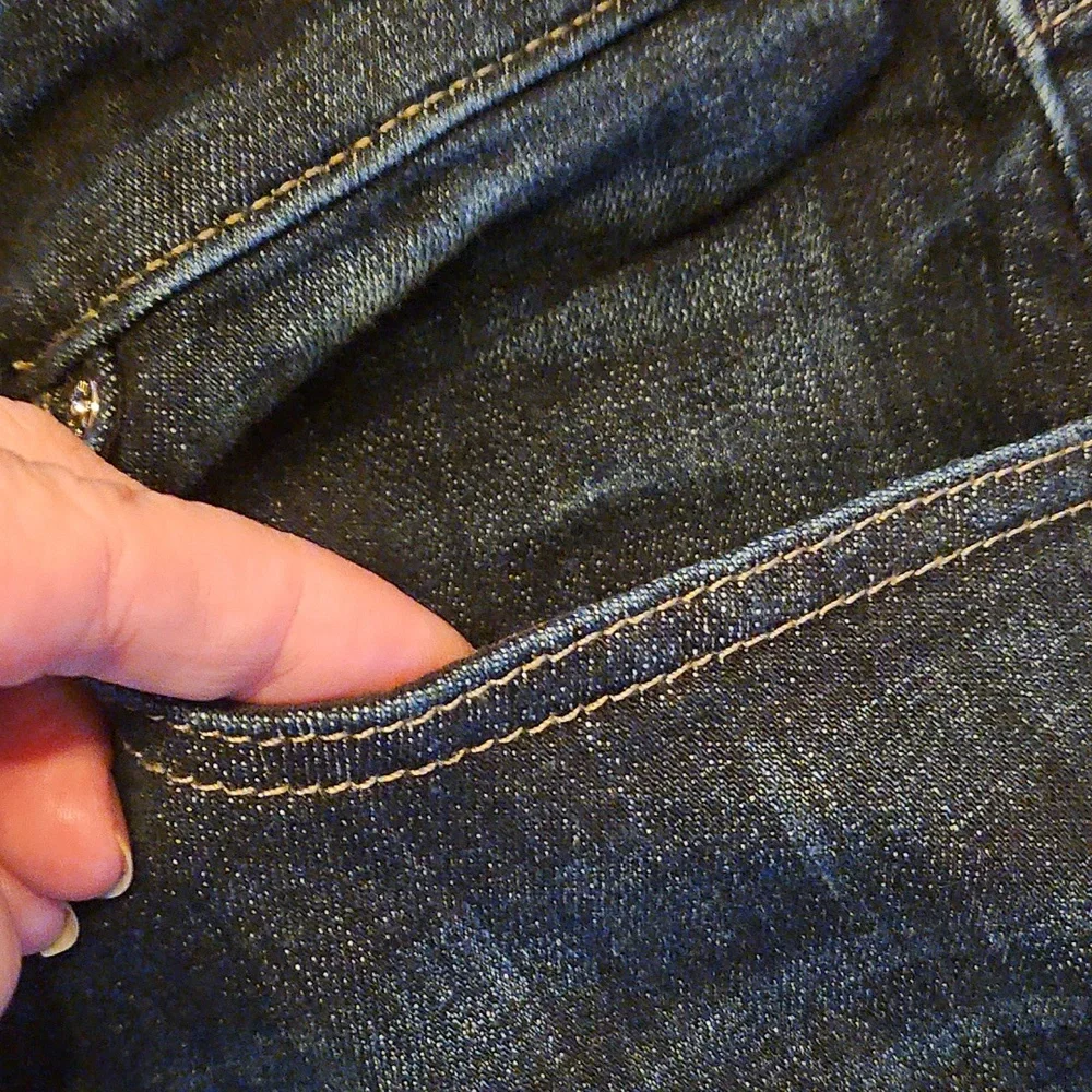 White House Black Market - Gently Worn Midrise Girlfriend Everyday Soft Jeans - Picture 5 of 9